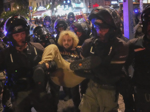 Протести подршке таоцима у Тел Авиву, сукоб демонстраната и полиције 