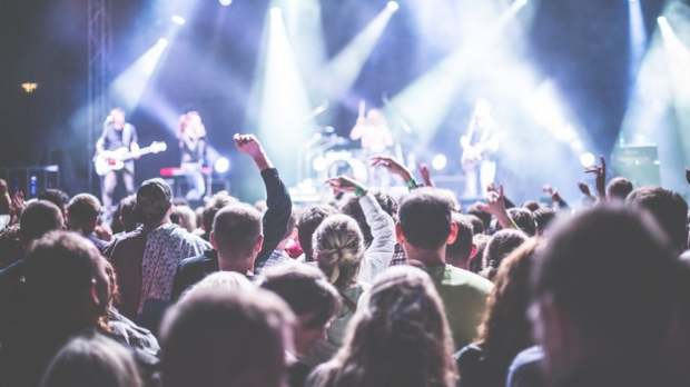 Новогодишњи музички маратон 202: Највећи хитови 2025.