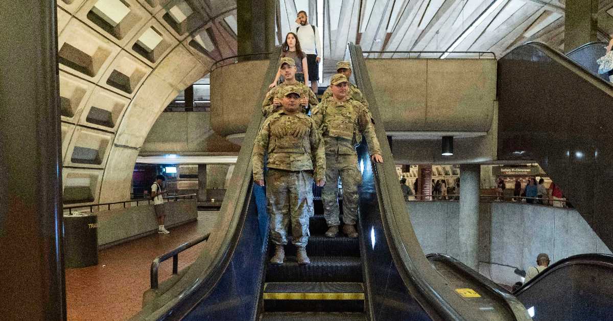Дани Трампове освете – гарда на улицама Вашингтона, ФБИ претреса Болтонову кућу, смењен шеф војних шпијуна Дани Трампове освете – гарда на улицама Вашингтона, ФБИ претреса Болтонову кућу, смењен шеф војних шпијуна