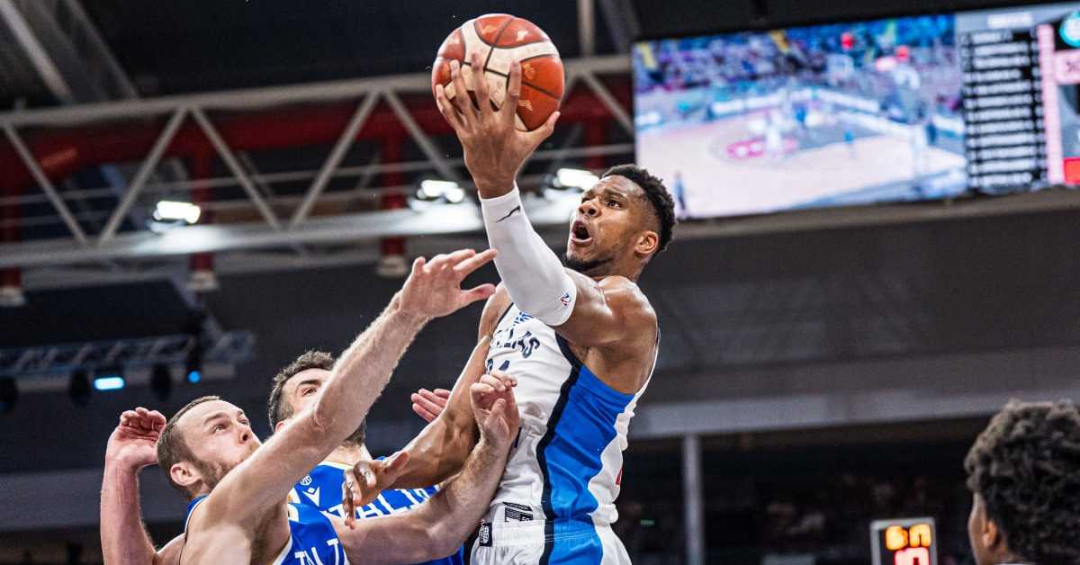 Адетокумбо водио Грке до победе против Италије (FIBA) Адетокумбо водио Грке до победе против Италије