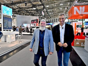 САТ: Салон аутомобила у Минхену