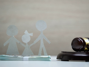 Држава уместо неодговорног родитеља - алиментациони фонд у пракси