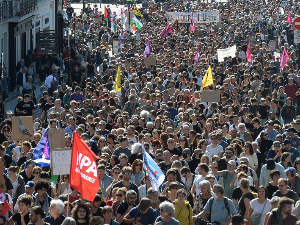 Масовни протести широм Француске – најмање 99 ухапшених, у Марсеју се окупило 15.000 људи