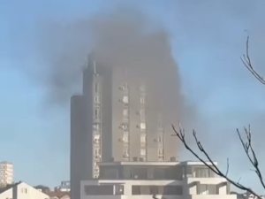 Угашен пожар у београдском солитеру