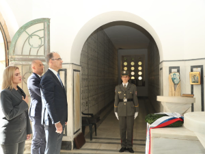 Мацут на Крфу: Све за Србију, Србију ни за шта