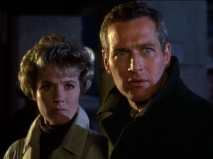 Поцепана завеса