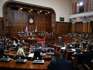 Посланици настављају седницу расправом о амандманима на осам закона