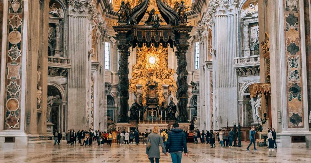 Инцидент у Базилици Светог Петра: туриста оскрнавио олтар, папа Лав XIV наложио обред очишћења