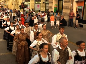 Коловођо, ногом крени