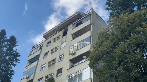 Пожар у стамбеној згради у Раковици, страдале две особе Пожар у стамбеној згради у Раковици, страдале две особе