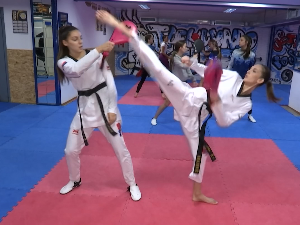 Теквондисткиње из Ниша на путу за Kину Теквондисткиње из Ниша на путу за Kину