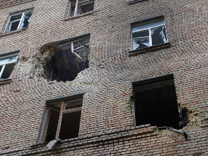 Једна особа погинула, 10 повређено у нападу на Kијев; изнад десетак руских региона оборен 121 дрон (EPA / SERGEY DOLZHENKO) Једна особа погинула, 10 повређено у нападу на Kијев; изнад десетак руских региона оборен 121 дрон