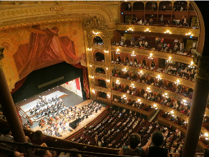  У оперској ложи - друга стота "хвалисава"