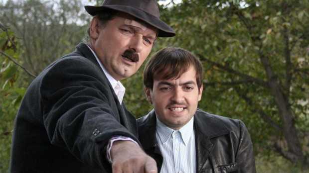 Село гори а баба се чешља