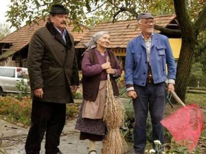 Село гори а баба се чешља