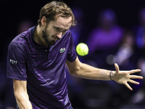 Давидович Фокина, Медведев и Фонсека у другом колу Париза (EPA-EFE / TERESA SUAREZ) Давидович Фокина, Медведев и Фонсека у другом колу Париза