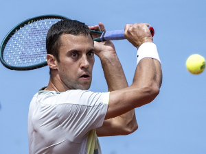 Ђере пропустио три меч лопте, па елиминисан од квалификанта на турниру у Атини