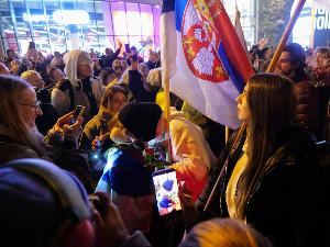 Студенти у блокади који пешаче од Новог Пазара до Новог Сада дочекани у Београду (Фото: Фонет/Милица Вучковић ) Студенти у блокади који пешаче од Новог Пазара до Новог Сада дочекани у Београду