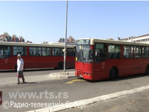 ГСП: Због пуцања водоводне цеви, измењено неколико аутобуских линија