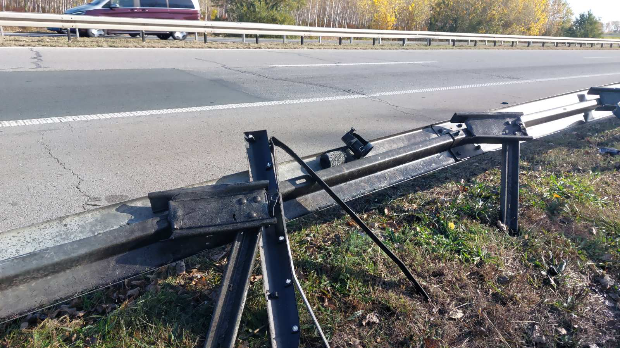 Тешка саобраћајна несрећа на ауто-путу код Новог Сада – једно дете погинуло, седморо повређено (Фото: Уступљена фотографија) Тешка саобраћајна несрећа на ауто-путу код Новог Сада – једно дете погинуло, седморо повређено