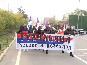 Група од 60 Срба са Kосова и Метохије кренула пешке у Нови Сад на скуп подршке Вучићу Група од 60 Срба са Kосова и Метохије кренула пешке у Нови Сад на скуп подршке Вучићу