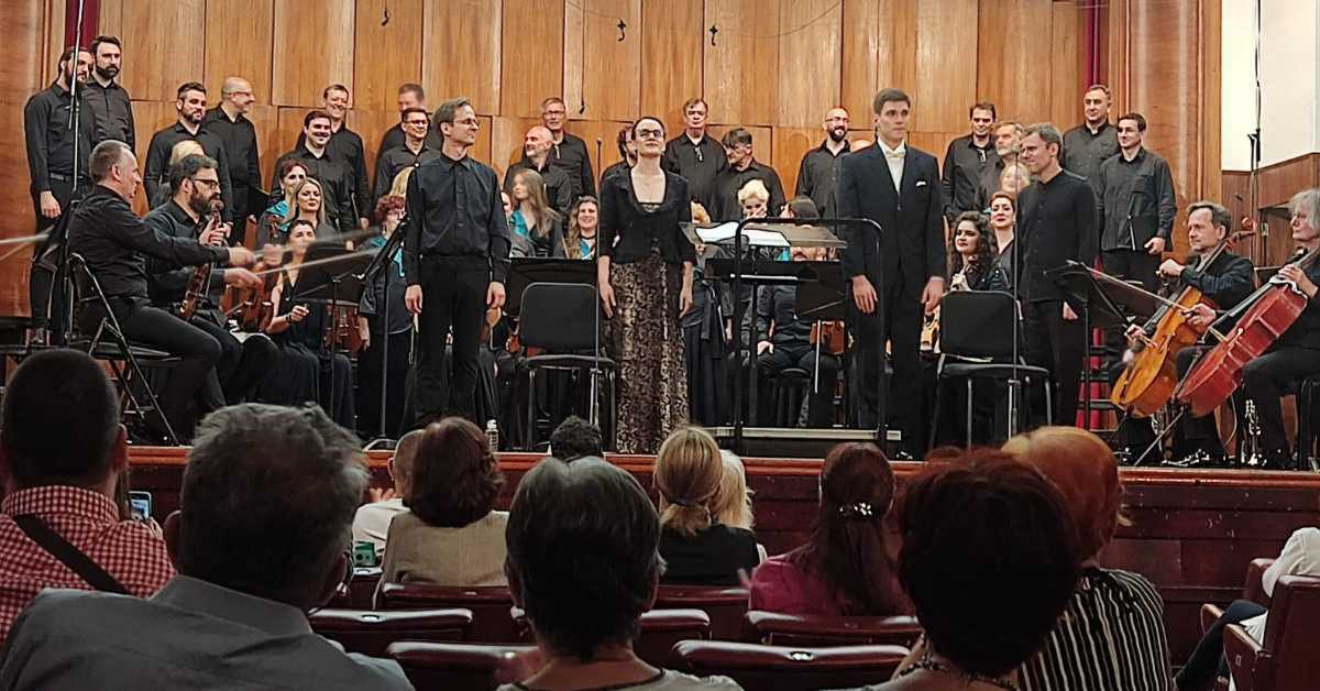 Хор и СО РТС, диригент Томислав Фачини