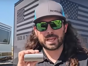 Десет милиона људи је гледало јутјубера како обија браву, компанија га због тога тужила – врло лоша идеја Десет милиона људи је гледало јутјубера како обија браву, компанија га због тога тужила – врло лоша идеја