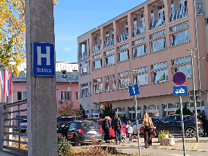 Тешка саобраћајна несрећа на ауто-путу код Новог Сада – једно дете погинуло, седморо повређено (РТС) Тешка саобраћајна несрећа на ауто-путу код Новог Сада – једно дете погинуло, седморо повређено