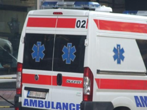 Аутомобил ударио девојчицу испред школе у Раковици