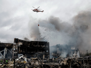 Москва објавила колико ће трајати прекид ватре због уласка новинара у опкољене градове; Кијев: не верујте Путину (EPA / SERGEY DOLZHENKO) Москва објавила колико ће трајати прекид ватре због уласка новинара у опкољене градове; Кијев: не верујте Путину