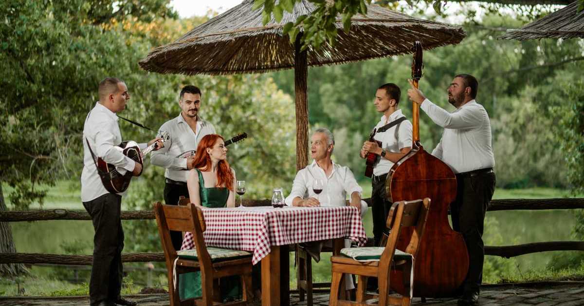 Сингл и спот „Лађарова туга“, најава новог албума Дејана Поповића Сингл и спот „Лађарова туга“, најава новог албума Дејана Поповића