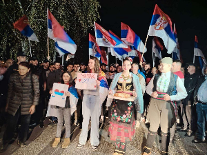 Срби са КиМ који пешаче ка Новом Саду стигли у Прељину Срби са КиМ који пешаче ка Новом Саду стигли у Прељину