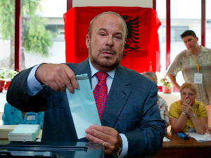 Преминуо Фатос Нано, некадашњи премијер Албаније (EPA / VALDRIN XHEMAJ) Преминуо Фатос Нано, некадашњи премијер Албаније