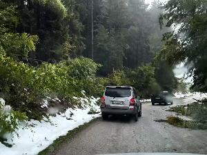 У ивањичким селима око 5000 потрошача без струје, екипе на терену отклањају кварове 