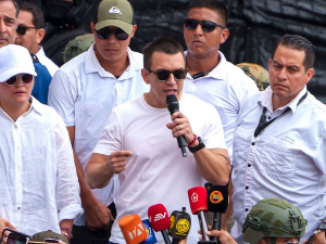 Нападнут председник Еквадора – на аутомобилу трагови метака, ухапшено пет особа