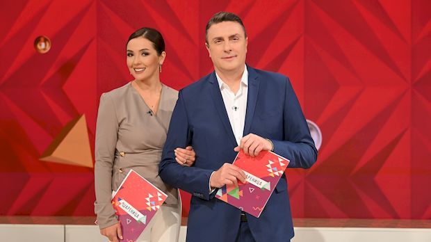 Шареница: Пловидба ћириличном барком