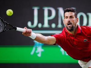 Новак корак од финала