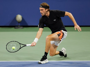 Циципас: Размишљао сам о повлачењу из тениса због болова у леђима