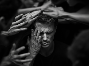 Када се све прогласи за трауму: Како су емоционална стања постала идентитет, индустрија и валута