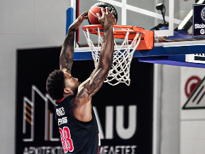 Тајрик Џонс стопостотан на дебију, Олимпијакос надмоћан пред меч са Партизаном