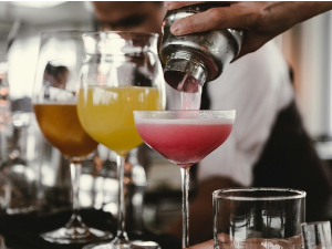 Бартендер мајстор Живко Буђелaн