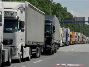 Камиони заглављени на границама, привреда трпи