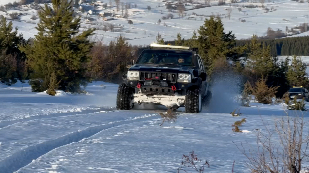 Када зима покаже зубе, момци из Сјенице прискачу у помоћ – из сметова извлачили чак и камионе и аутобусе