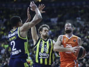 Фенер преживео Валенсију