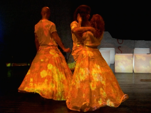 „Сан“ као занос и покрет: Инклузивна представа глумаца оштећеног вида у Радионици интеграције