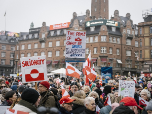 "Даље руке од Гренланда" – протести широм Данске, али и на острву