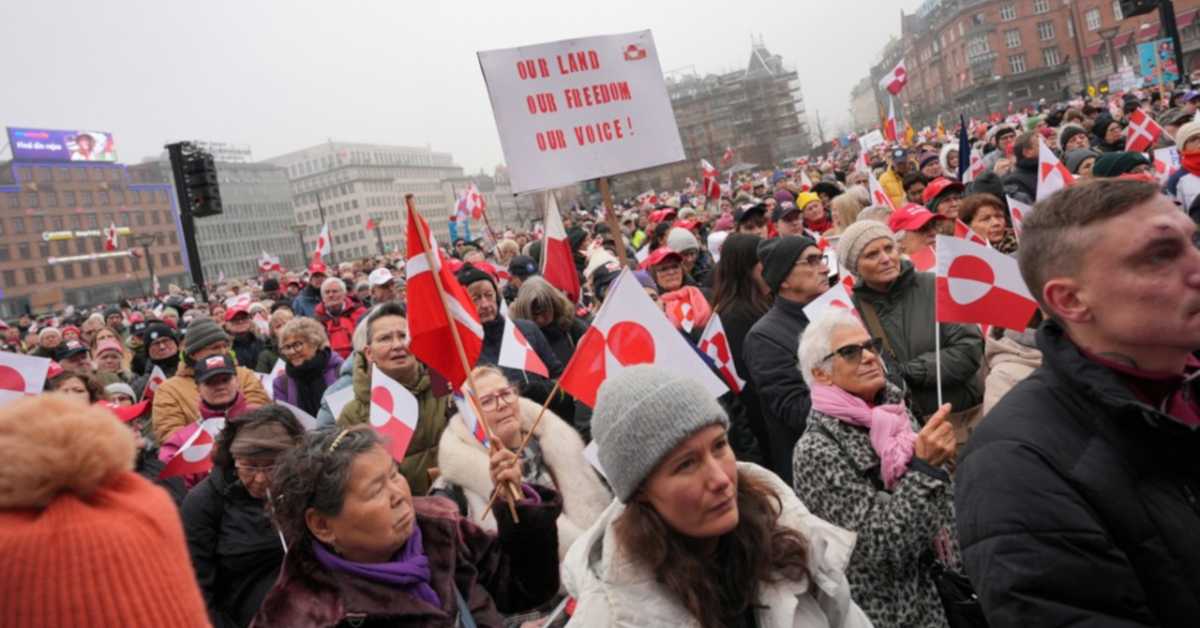 "Даље руке од Гренланда" – протести широм Данске, али и на острву