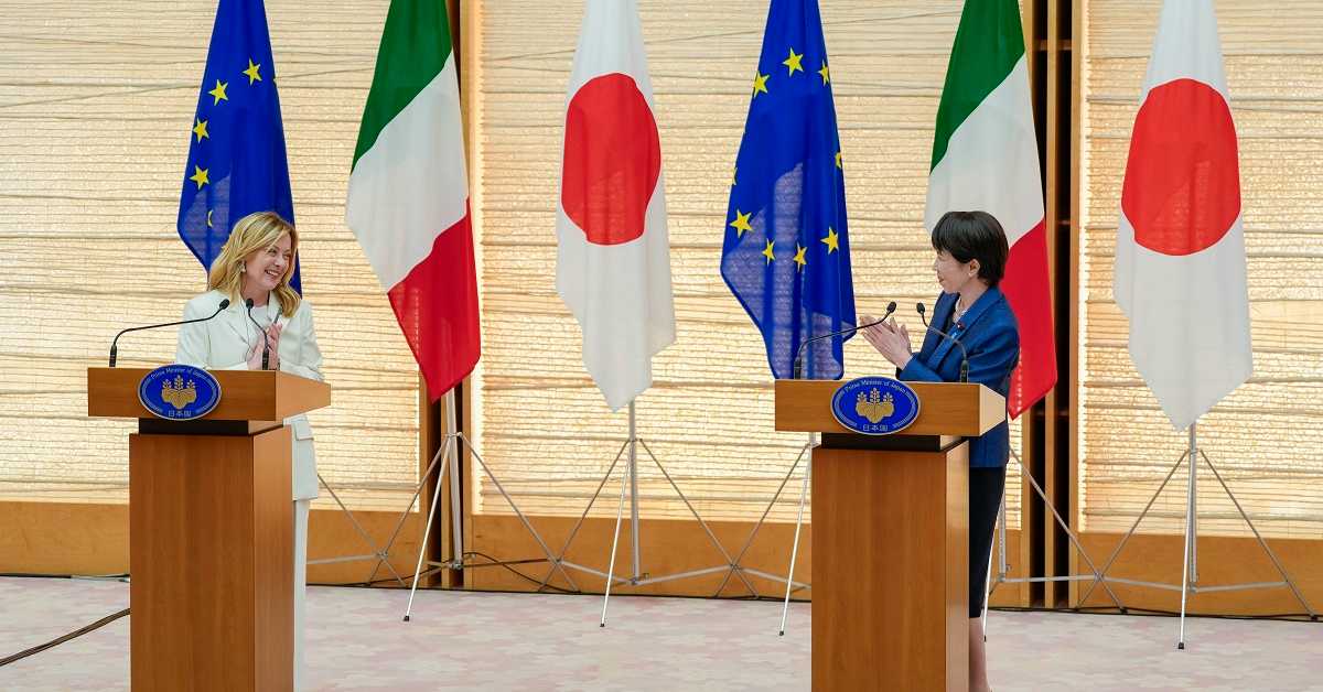  Мелони и Такаичи за палицом ловца-бомбардера будућности