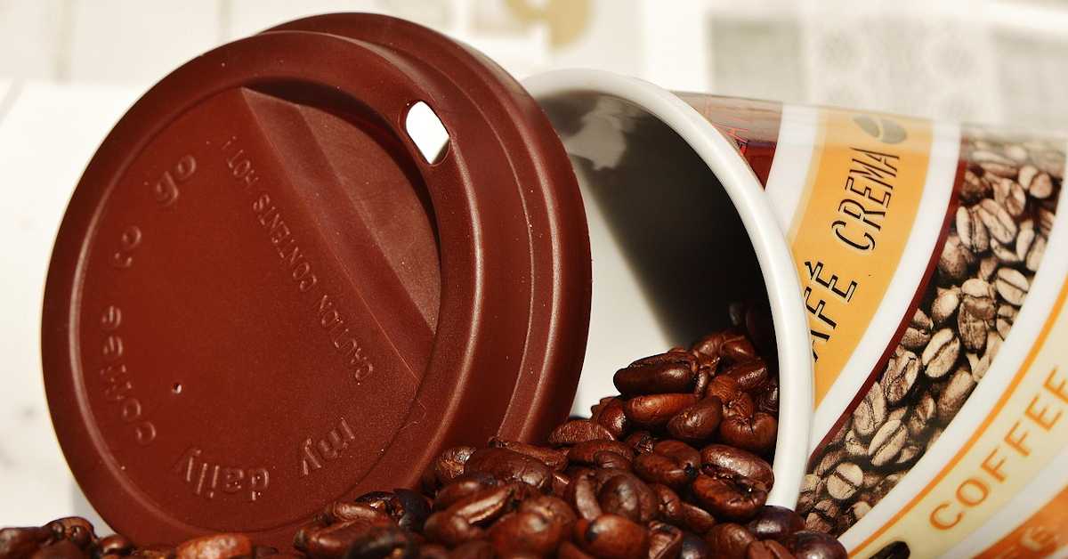 Кафа или напитак са микропластиком – од чега су картонске чаше