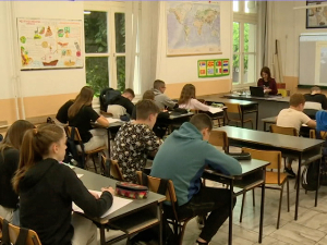 Министар Станковић за РТС: Гласно размишљамо о скраћењу часова на 30 минута